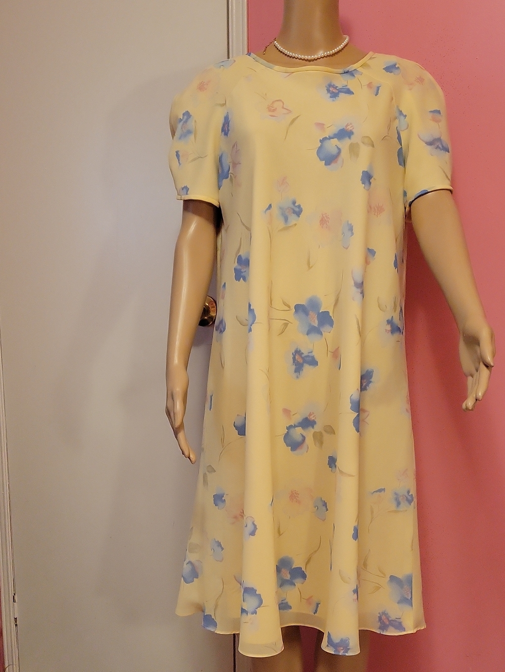 Liz Claiborne Pale Yellow Floral Swing Dress with Blue Blooms